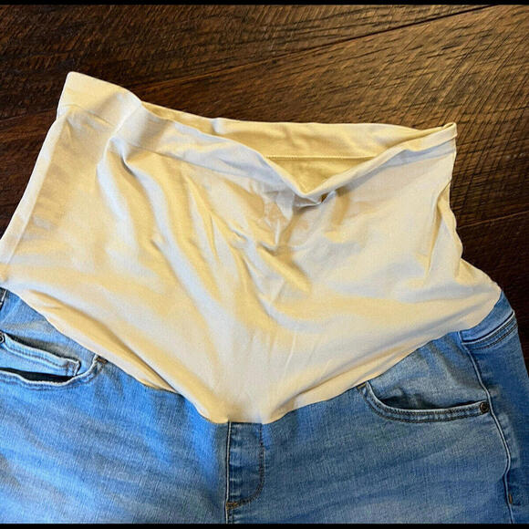 A Glow Maternity Boyfriend Jeans SIZE Xl with Full Panel. NWOT - Picture 6 of 8